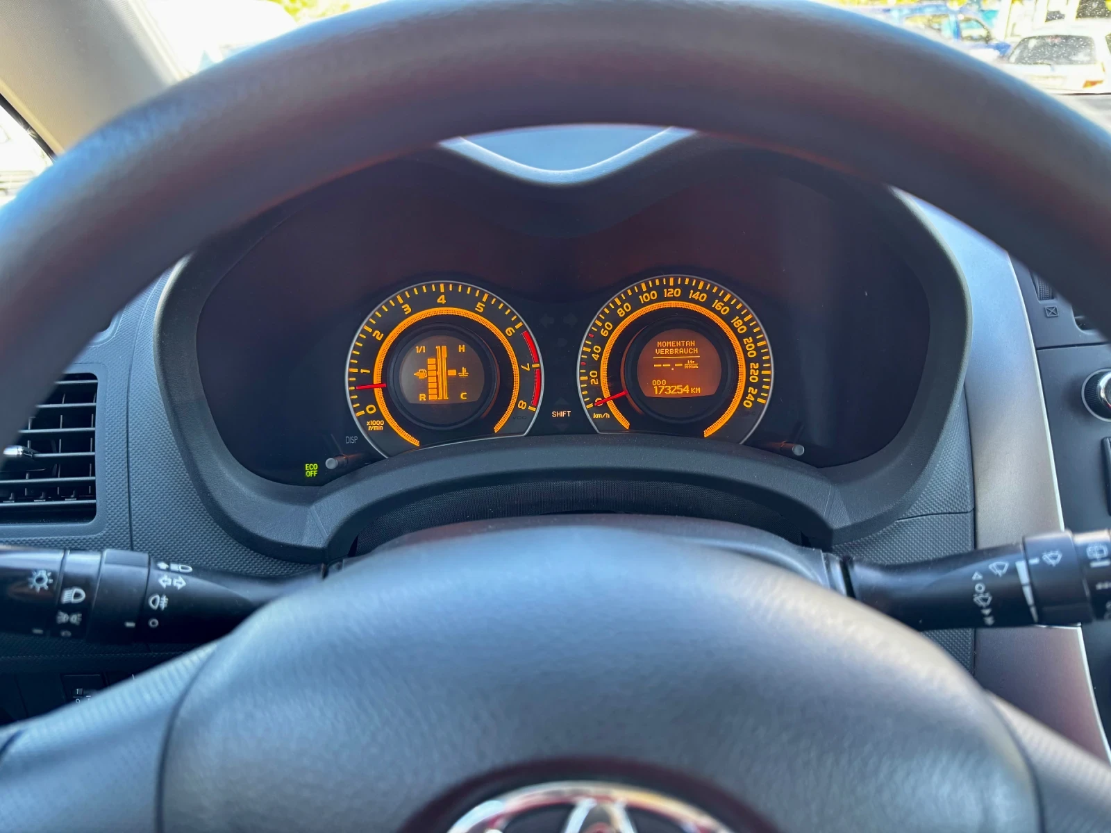 Toyota Auris 1.33 100кс - изображение 9