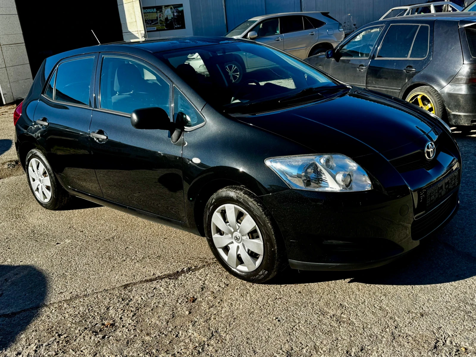 Toyota Auris 1.33 100кс - изображение 2