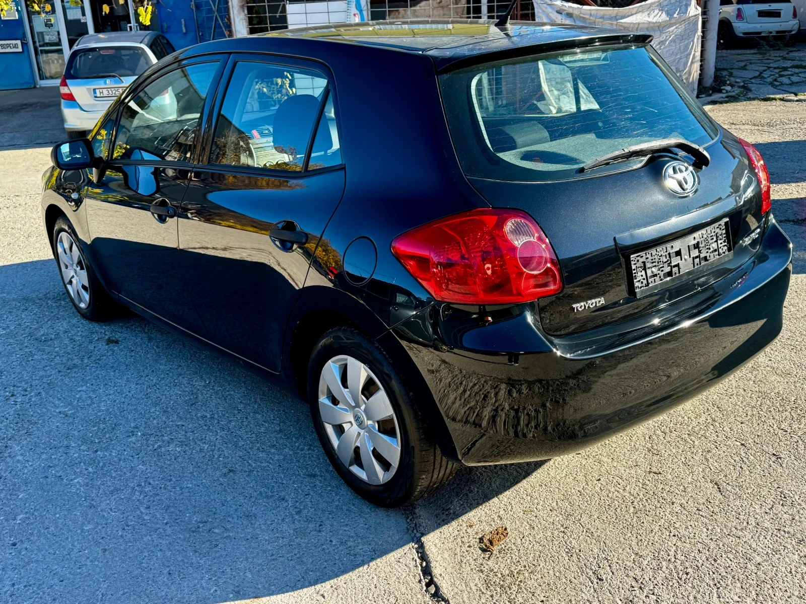 Toyota Auris 1.33 100кс - изображение 4