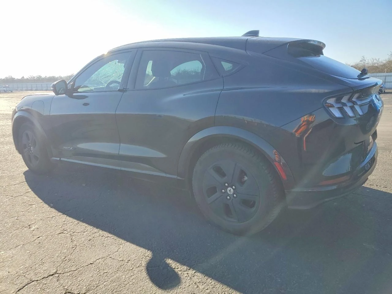 Ford Mustang Mach-E * CALIFORNIA ROUTE 1* КОЖА* ПАНОРАМА* КРАЙНА ЦЕНА*, снимка 2 - Автомобили и джипове - 53757559