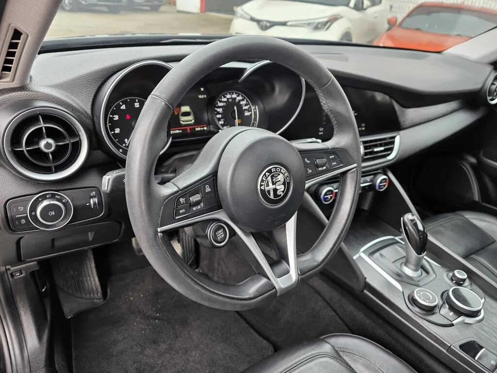 Alfa Romeo Giulia AWD* АвтоКредит (ЦЕНА ДО БГ), снимка 11 - Автомобили и джипове - 53786277