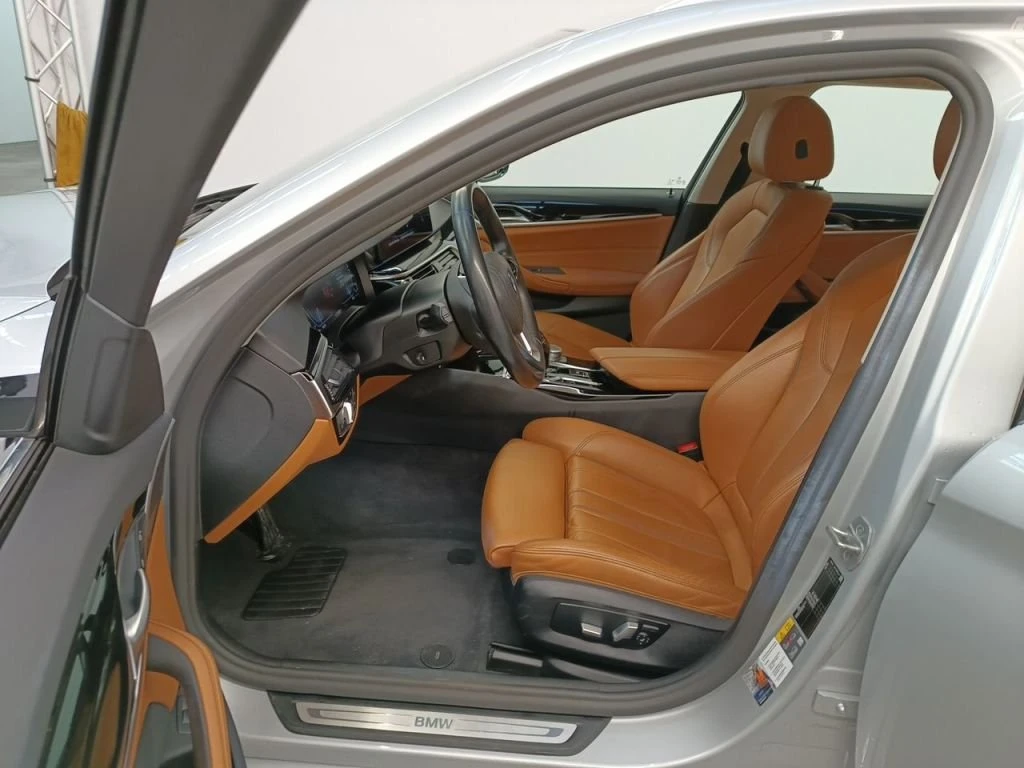 BMW 530E Lounge , снимка 7 - Автомобили и джипове - 53963833