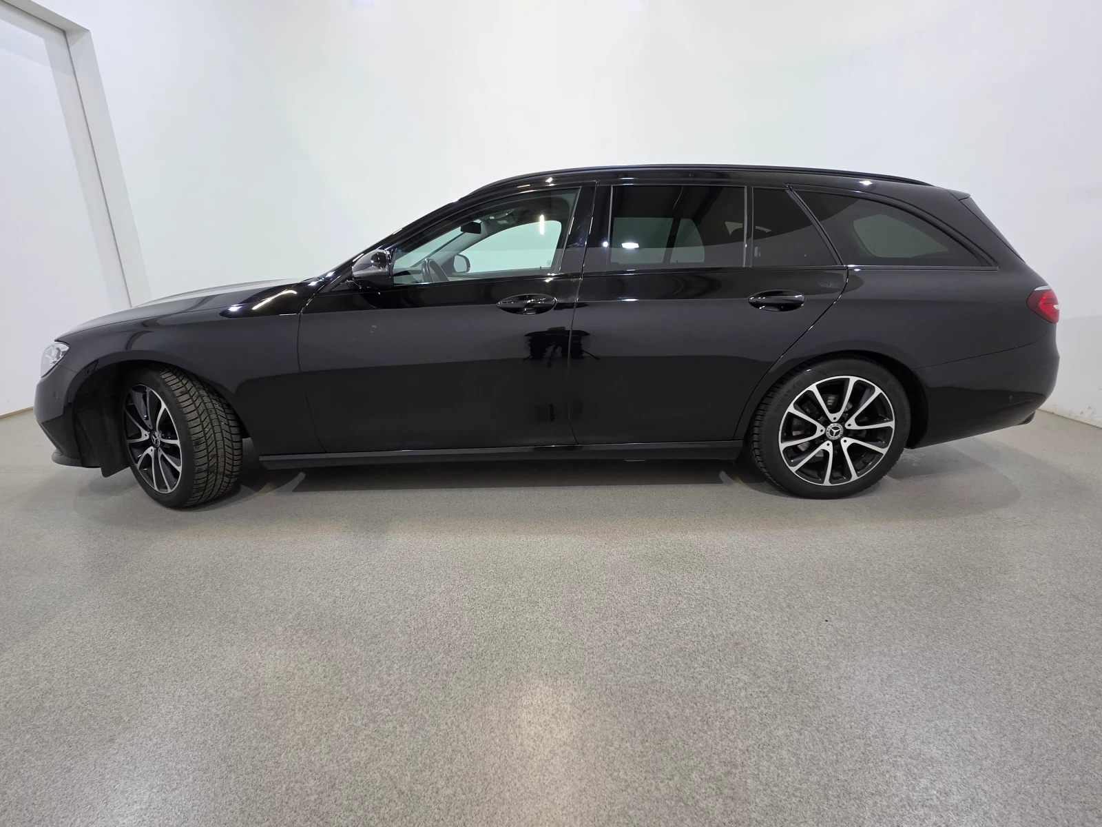 Mercedes-Benz E 200 E 200d Avantgarde Aut. LED-Xenon Widescreen, снимка 6 - Автомобили и джипове - 54621393