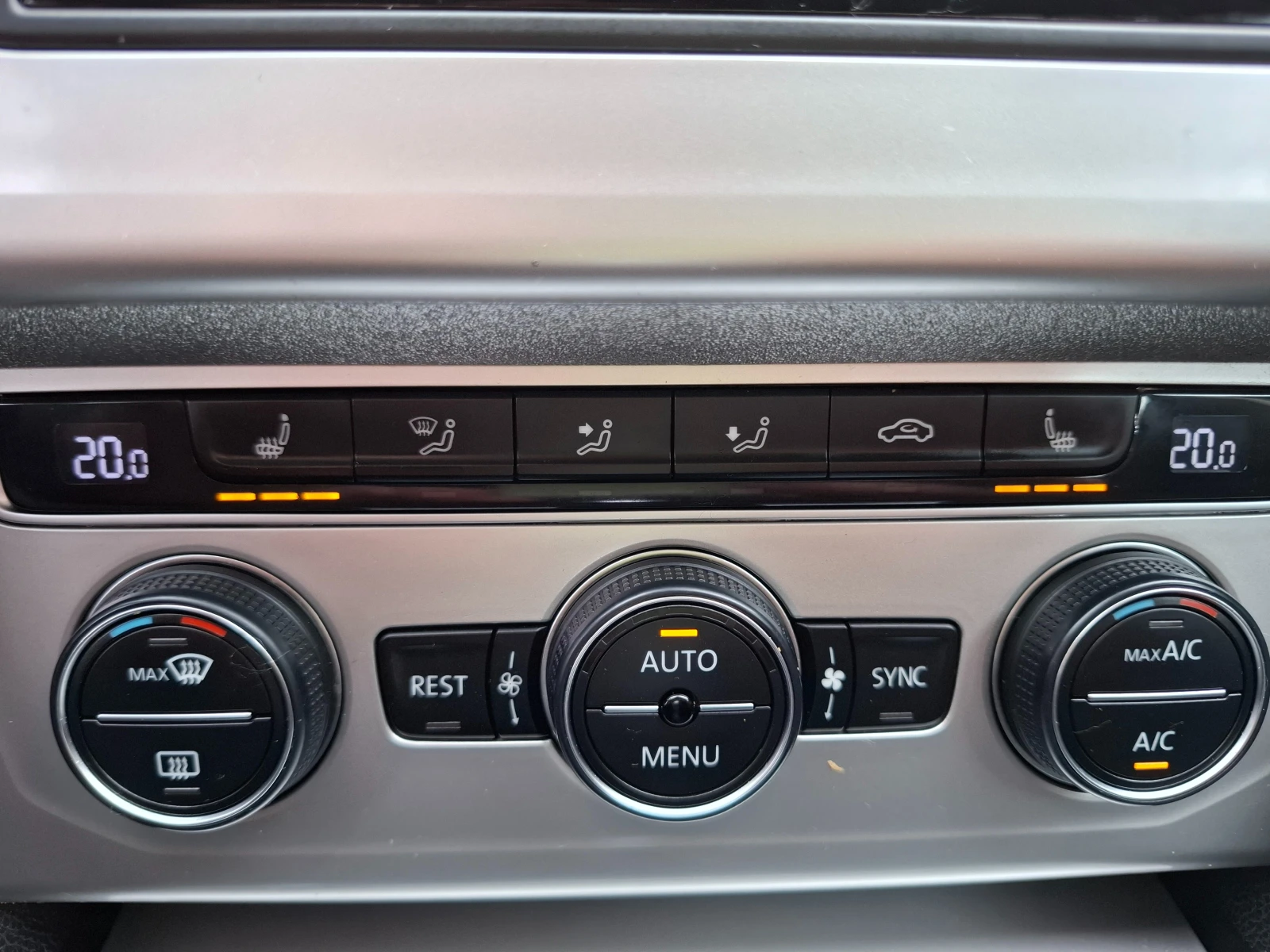 VW Passat 2.0TDI Navi Подгрев, снимка 12 - Автомобили и джипове - 54629125