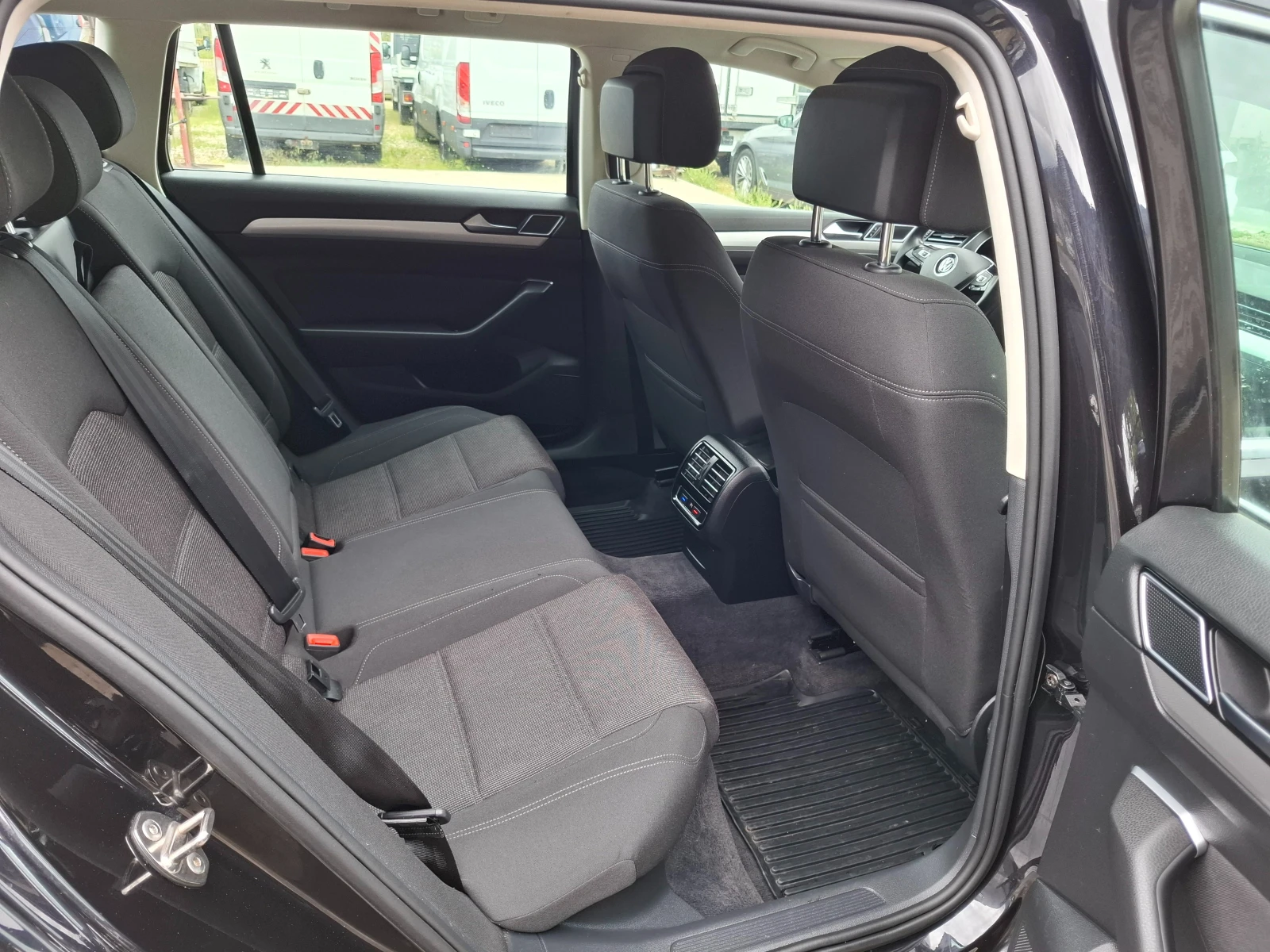 VW Passat 2.0TDI Navi Подгрев, снимка 10 - Автомобили и джипове - 54629125