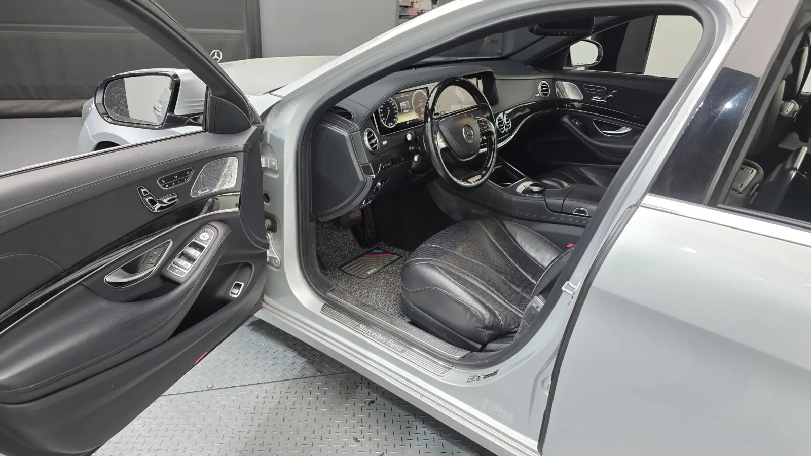 Mercedes-Benz S 350 * Burmester * Телевизори, снимка 3 - Автомобили и джипове - 54698977