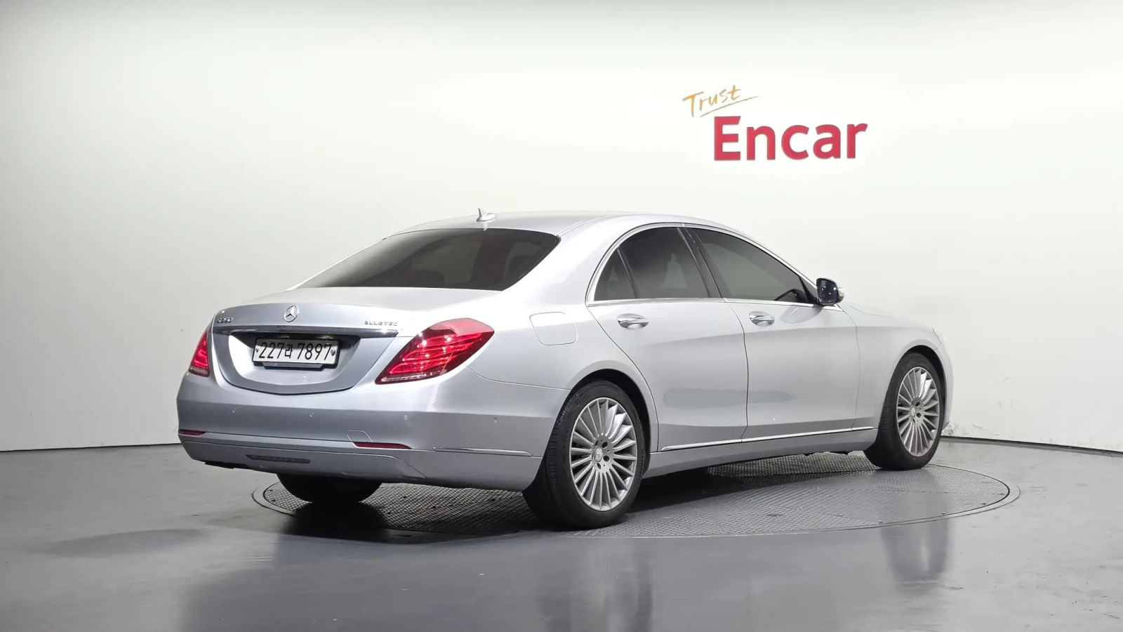 Mercedes-Benz S 350 * Burmester * Телевизори, снимка 13 - Автомобили и джипове - 54698977