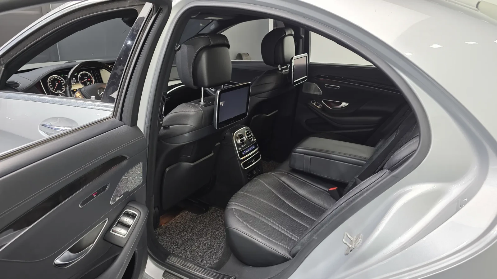 Mercedes-Benz S 350 * Burmester * Телевизори, снимка 11 - Автомобили и джипове - 54698977
