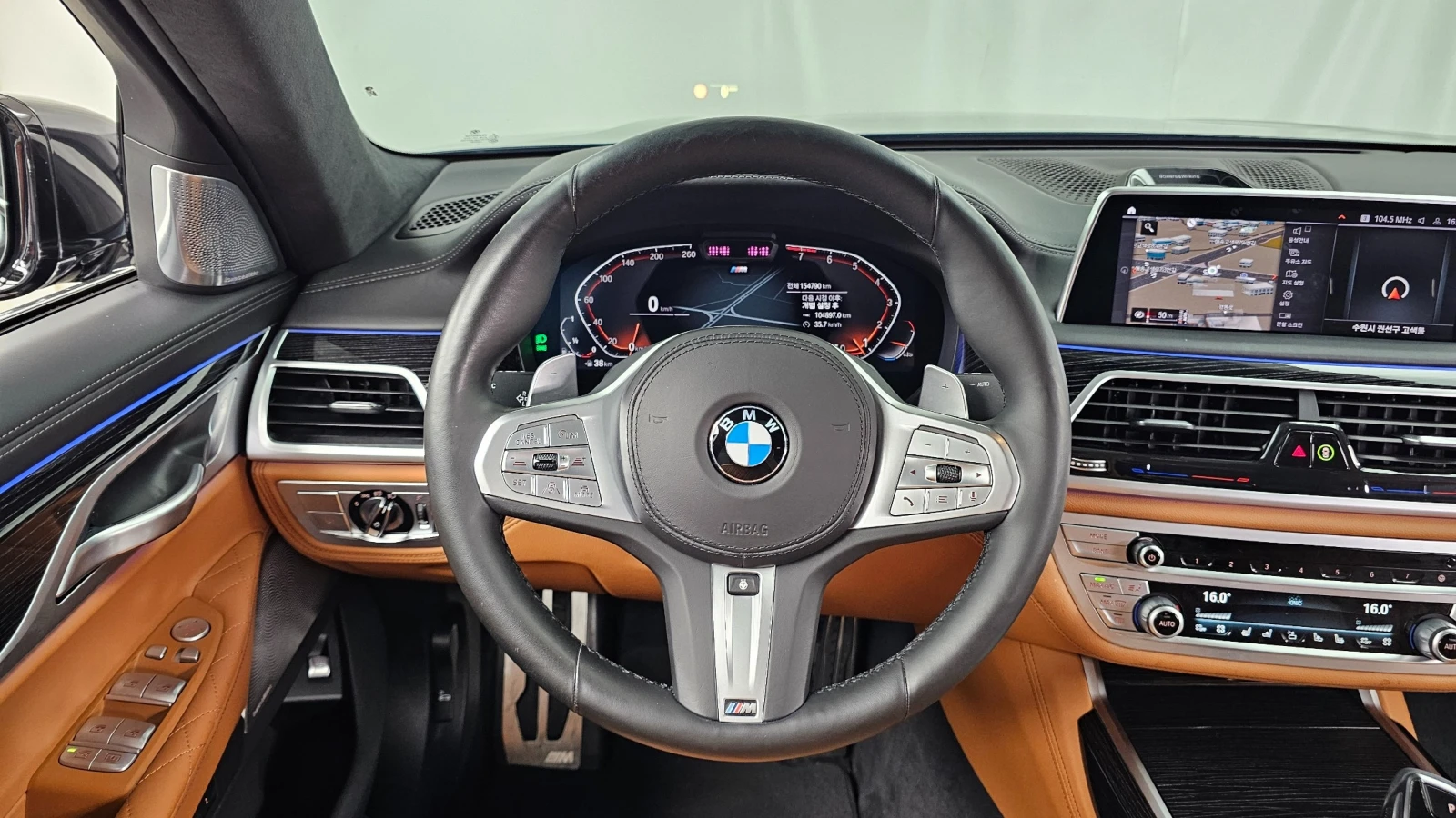 BMW 740 М ПАКЕТ/ОБДУХ/HUD/МАСАЖИ/360/ДИСТРОНИК/НОЩНО ВИЖ/, снимка 11 - Автомобили и джипове - 55446056