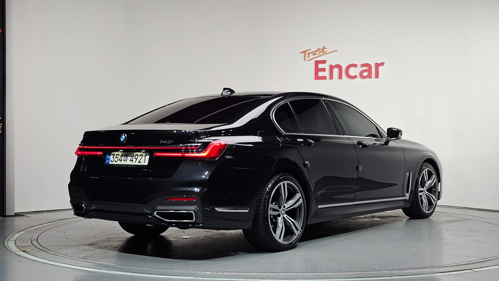 BMW 740 М ПАКЕТ/ОБДУХ/HUD/МАСАЖИ/360/ДИСТРОНИК/НОЩНО ВИЖ/, снимка 2 - Автомобили и джипове - 55446056