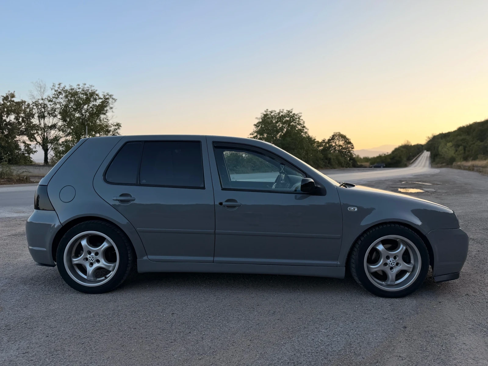 VW Golf 1.9 TDI 90 с модификации, снимка 6 - Автомобили и джипове - 55630394