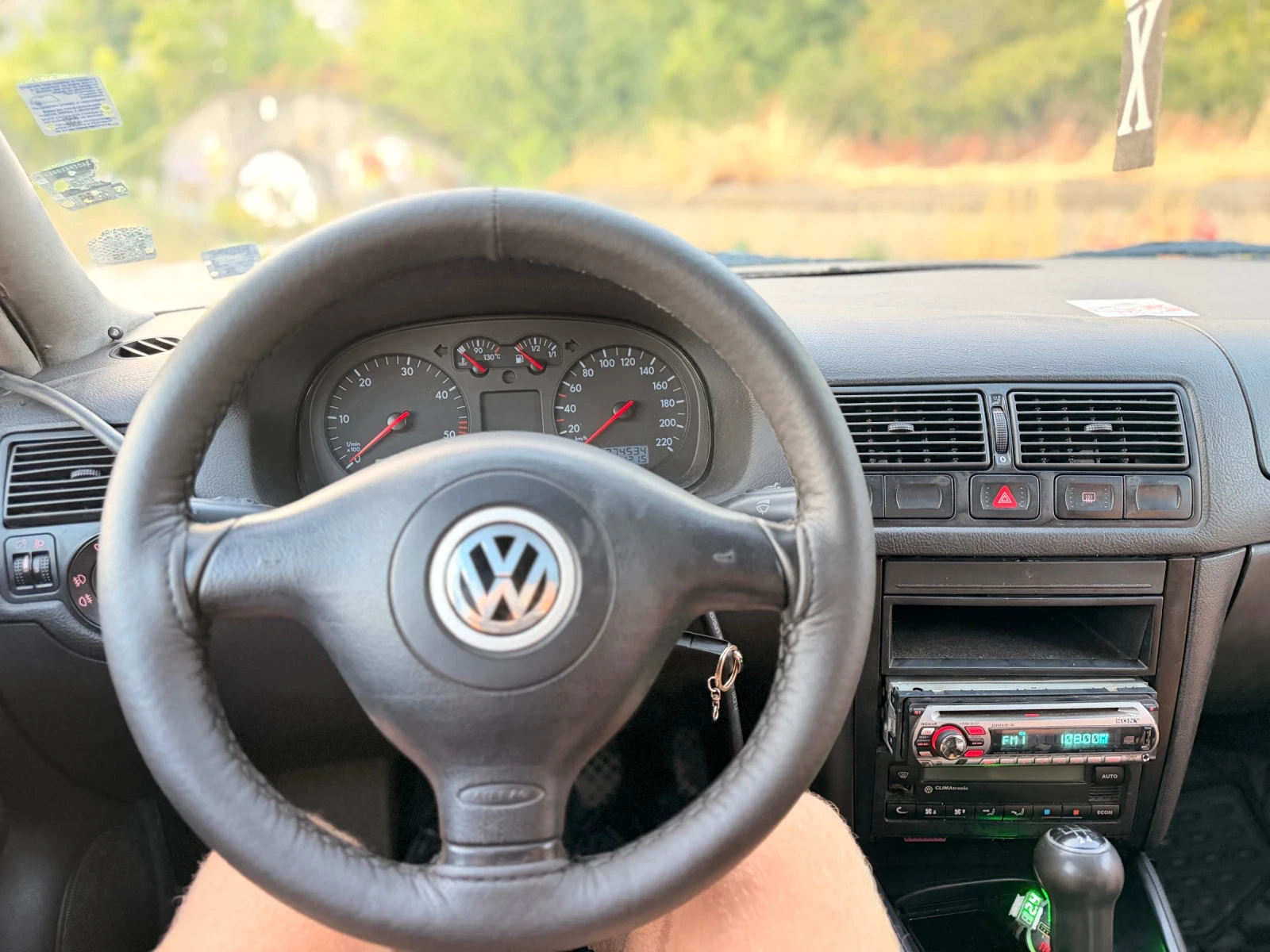 VW Golf 1.9 TDI 90 с модификации, снимка 8 - Автомобили и джипове - 55630394