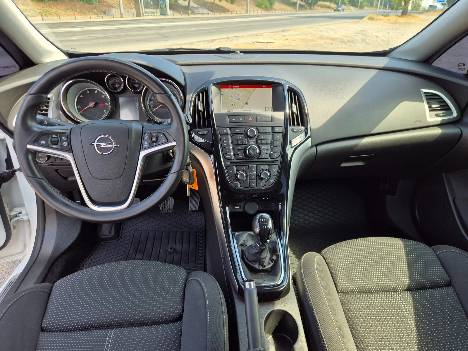 Opel Astra 1.6CDTI 136кс, снимка 14 - Автомобили и джипове - 55732342