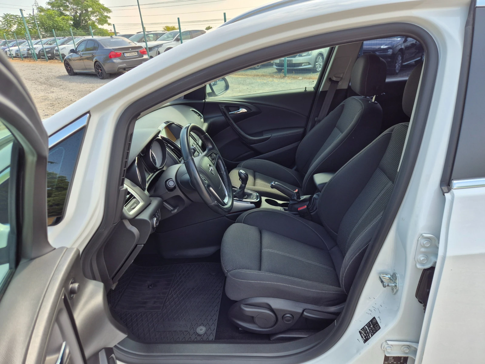 Opel Astra 1.6CDTI 136кс, снимка 13 - Автомобили и джипове - 55732342