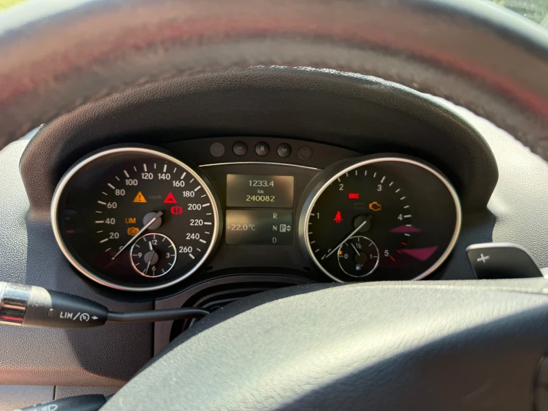 Mercedes-Benz ML 320, снимка 8 - Автомобили и джипове - 52571984