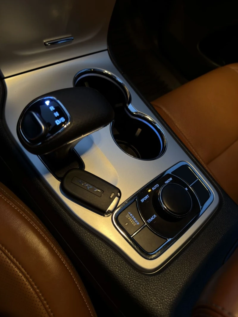 Jeep Grand cherokee 6, 4 SRT HEMI !!, снимка 12 - Автомобили и джипове - 52655823