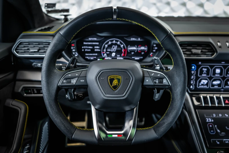 Lamborghini Urus Giallo Auge* B&O3D* Pano* Alcantara, снимка 11 - Автомобили и джипове - 53197239