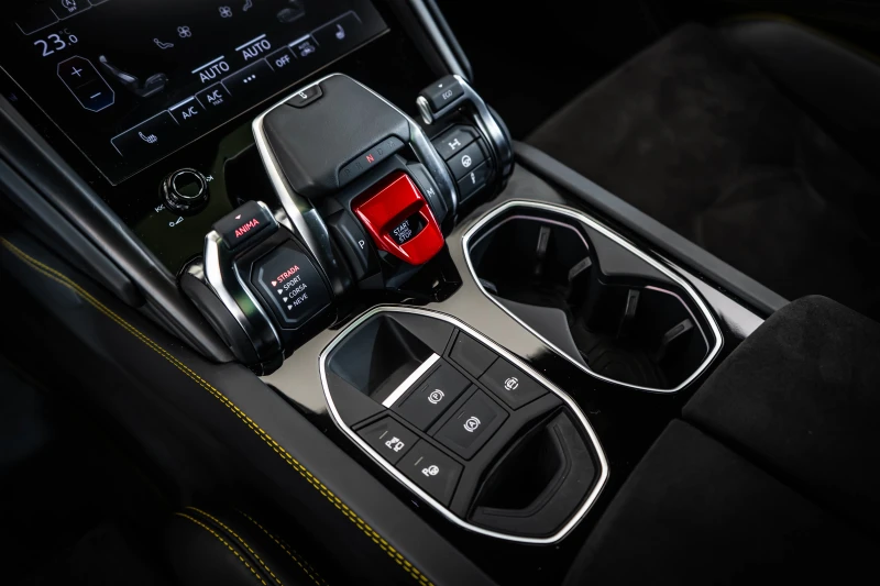 Lamborghini Urus Giallo Auge* B&O3D* Pano* Alcantara, снимка 9 - Автомобили и джипове - 53197239