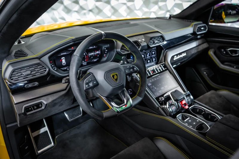 Lamborghini Urus Giallo Auge* B&O3D* Pano* Alcantara, снимка 8 - Автомобили и джипове - 53197239
