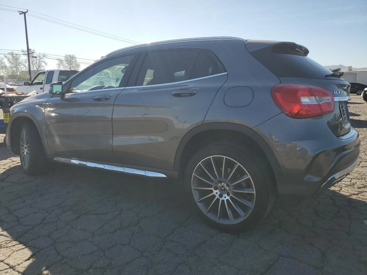 Mercedes-Benz GLA 250  - изображение 4