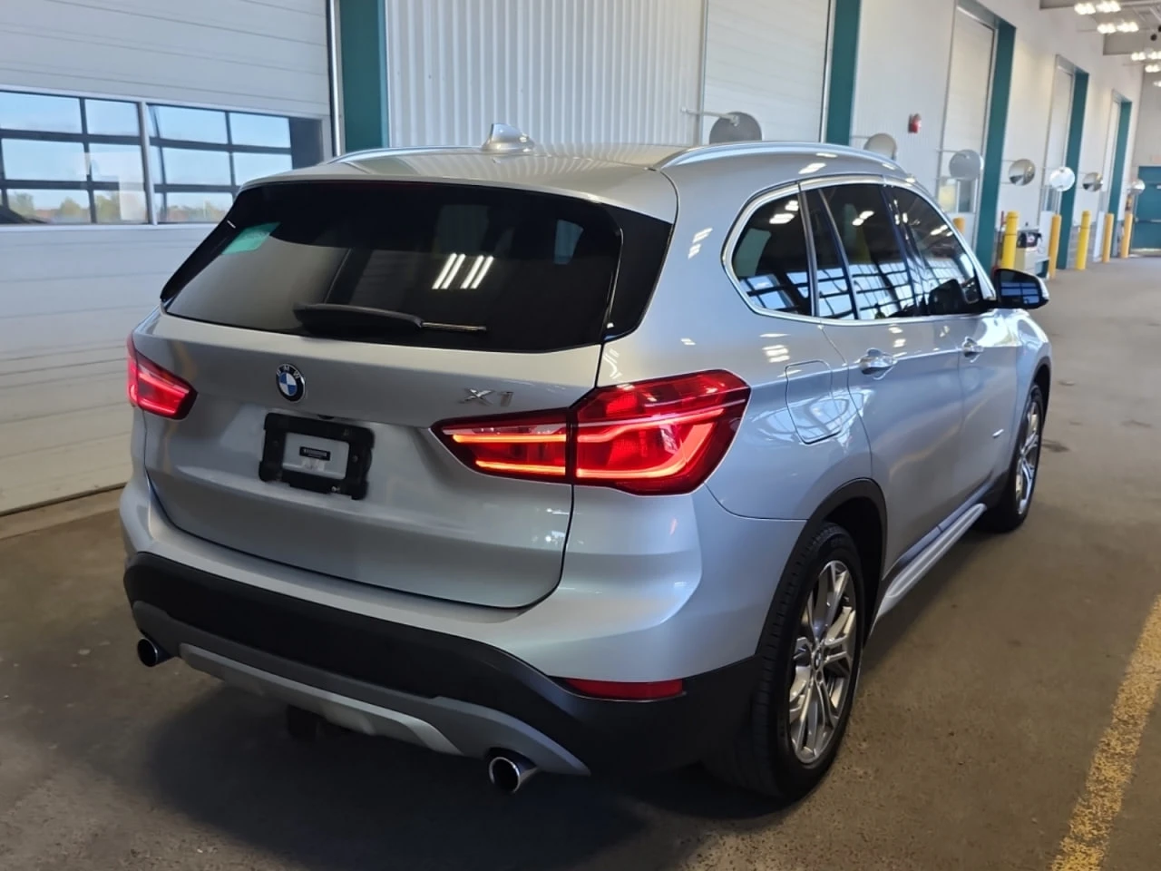 BMW X1 * АВТО КРЕДИТ* ЦЕНА ДО БГ * CARFAX *  - изображение 3