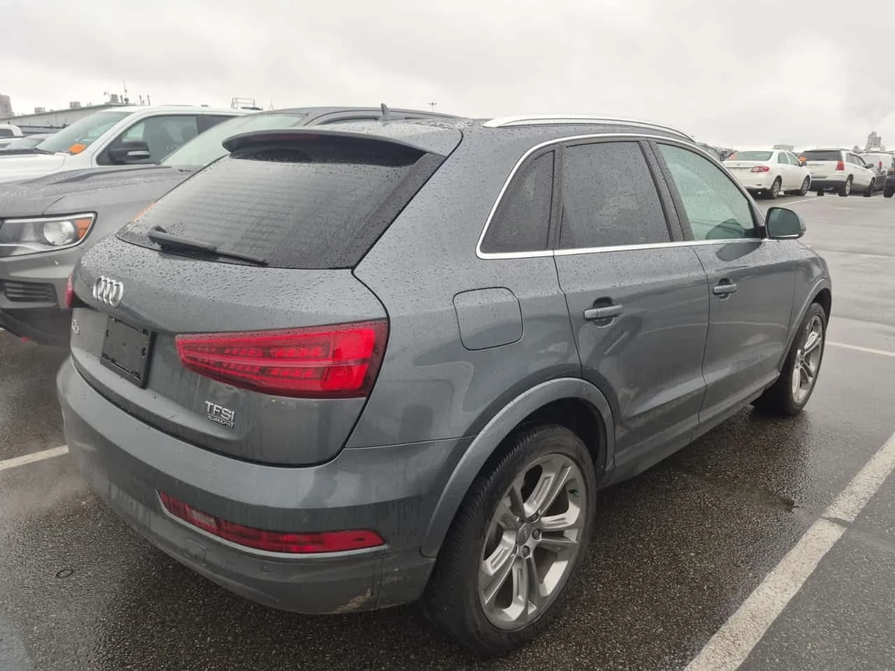 Audi Q3 * PREMIUM PLUS * * ПАНОРАМА* * ПОДГРЕВ* , снимка 3 - Автомобили и джипове - 53977290