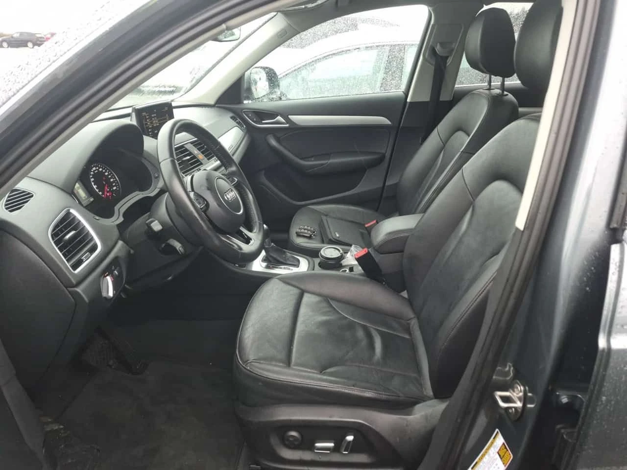 Audi Q3 * PREMIUM PLUS * * ПАНОРАМА* * ПОДГРЕВ* , снимка 8 - Автомобили и джипове - 53977290