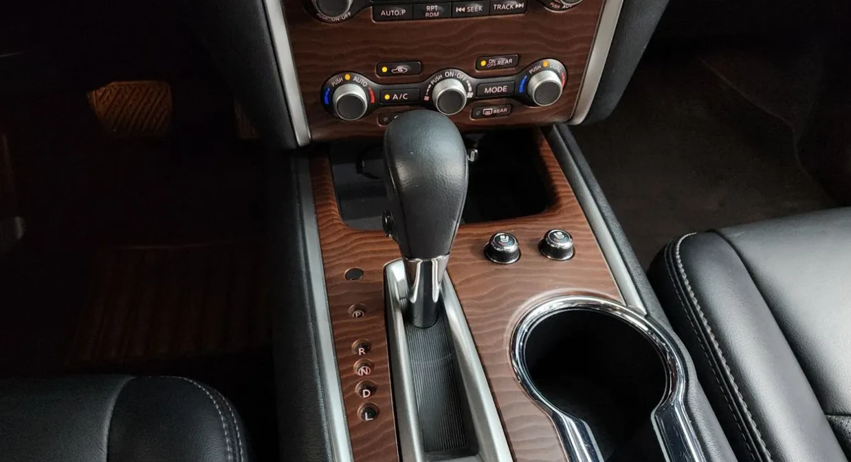 Nissan Pathfinder 3.5 Бензин 4х4, снимка 10 - Автомобили и джипове - 55102864