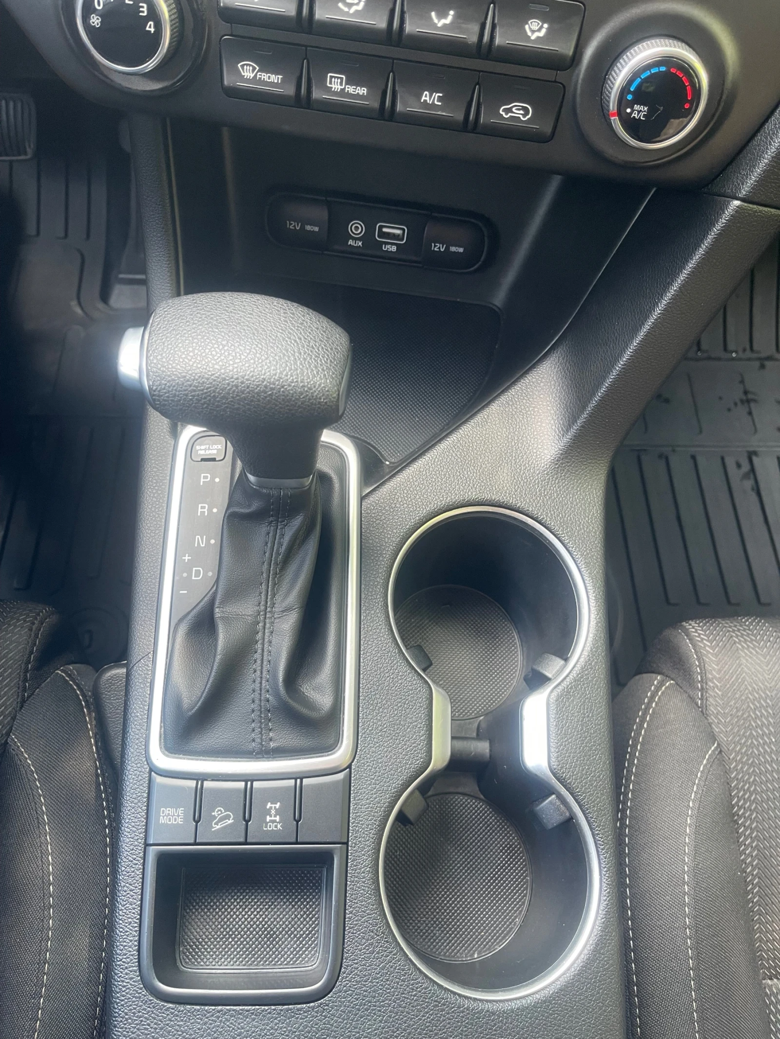 Kia Sportage AWD, снимка 12 - Автомобили и джипове - 55780525