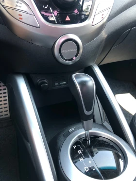 Hyundai Veloster  УНИКАТ-AVTOMATIC-149 х-км/NAVI-ПОДГРЕВИ-ШВЕЙЦАРИЯ, снимка 13