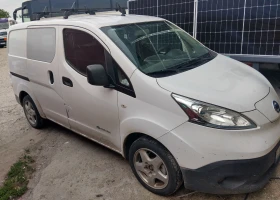 ������ Nissan e-NV200