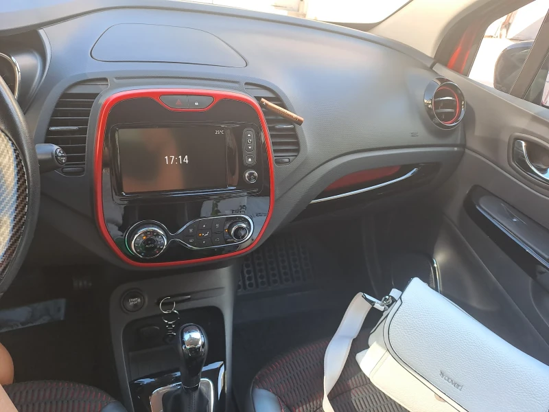 Renault Captur, снимка 12 - Автомобили и джипове - 48352003