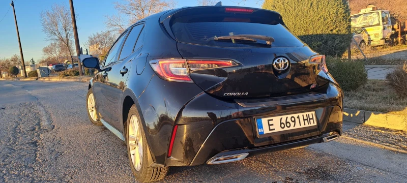 Toyota Corolla 2.0 SE, снимка 3 - Автомобили и джипове - 48750311