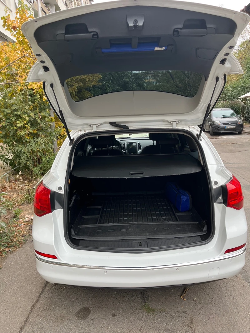 Opel Astra Sport Tourer, снимка 11 - Автомобили и джипове - 52178242