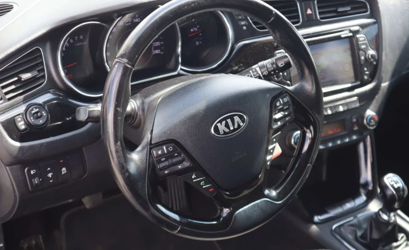 Kia Ceed 1.6, снимка 6 - Автомобили и джипове - 52955059