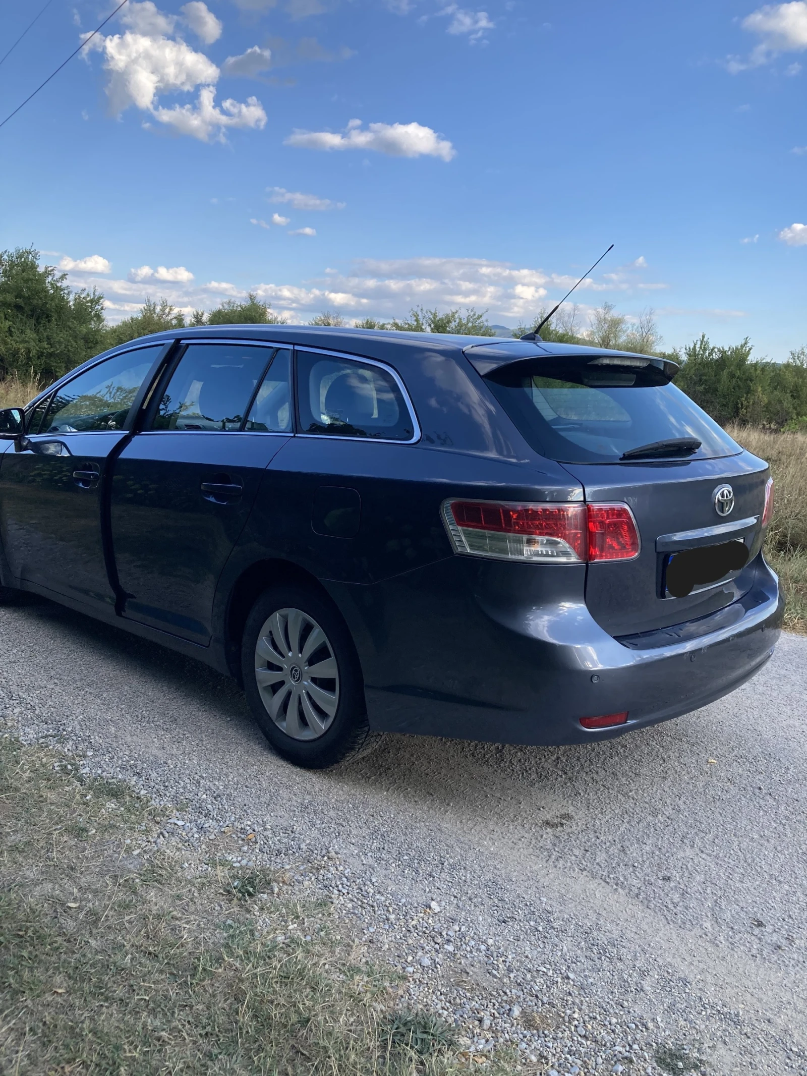 Toyota Avensis  - изображение 2