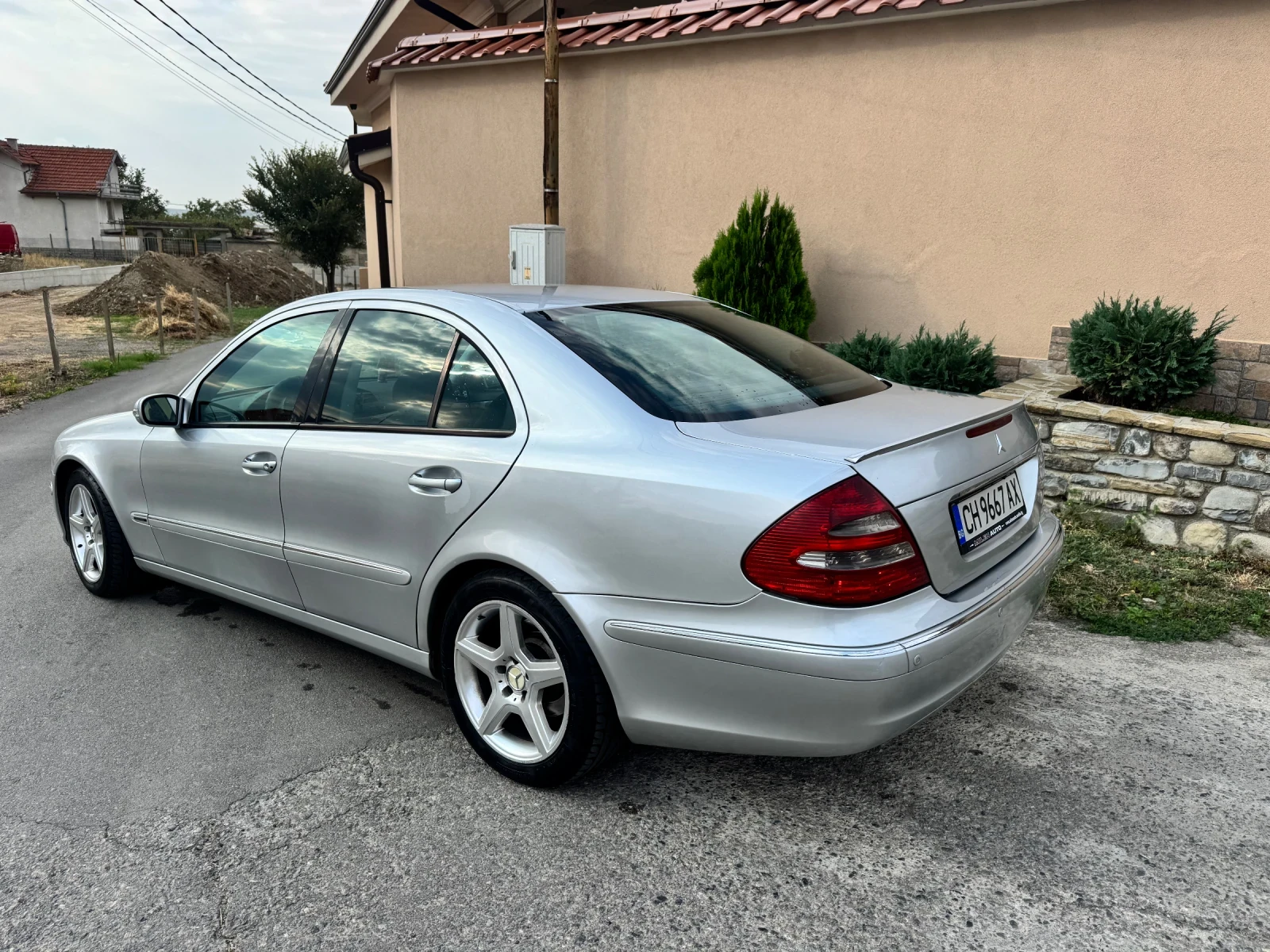 Mercedes-Benz E 220  - изображение 4