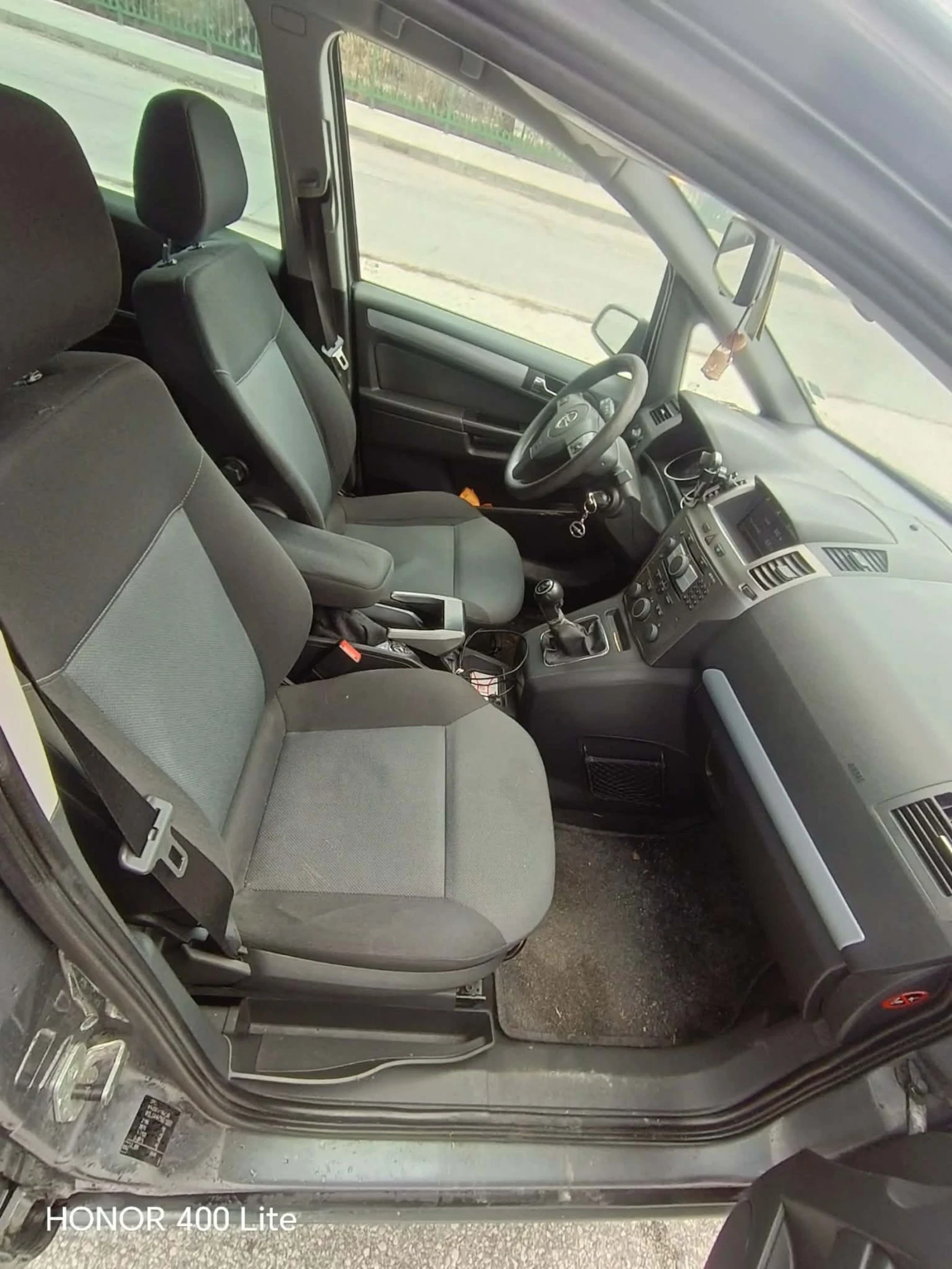 Opel Zafira 1.9CDTI, снимка 13 - Автомобили и джипове - 53785992