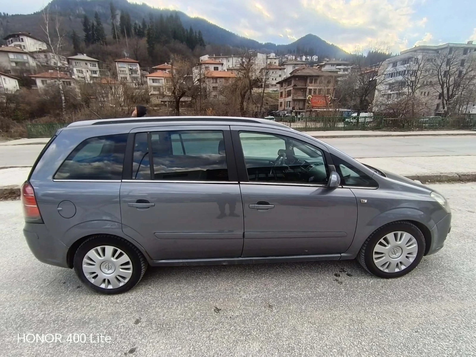 Opel Zafira 1.9CDTI, снимка 4 - Автомобили и джипове - 53785992