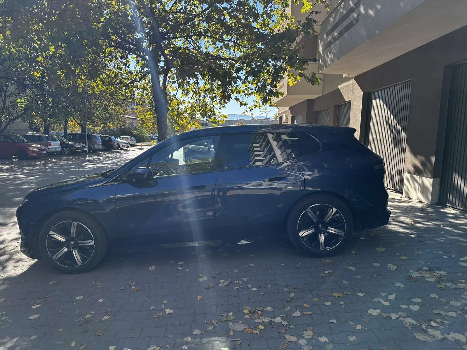 BMW iX xDrive40, HKardon, Driving Assistant, 21", Key, снимка 2 - Автомобили и джипове - 53872810