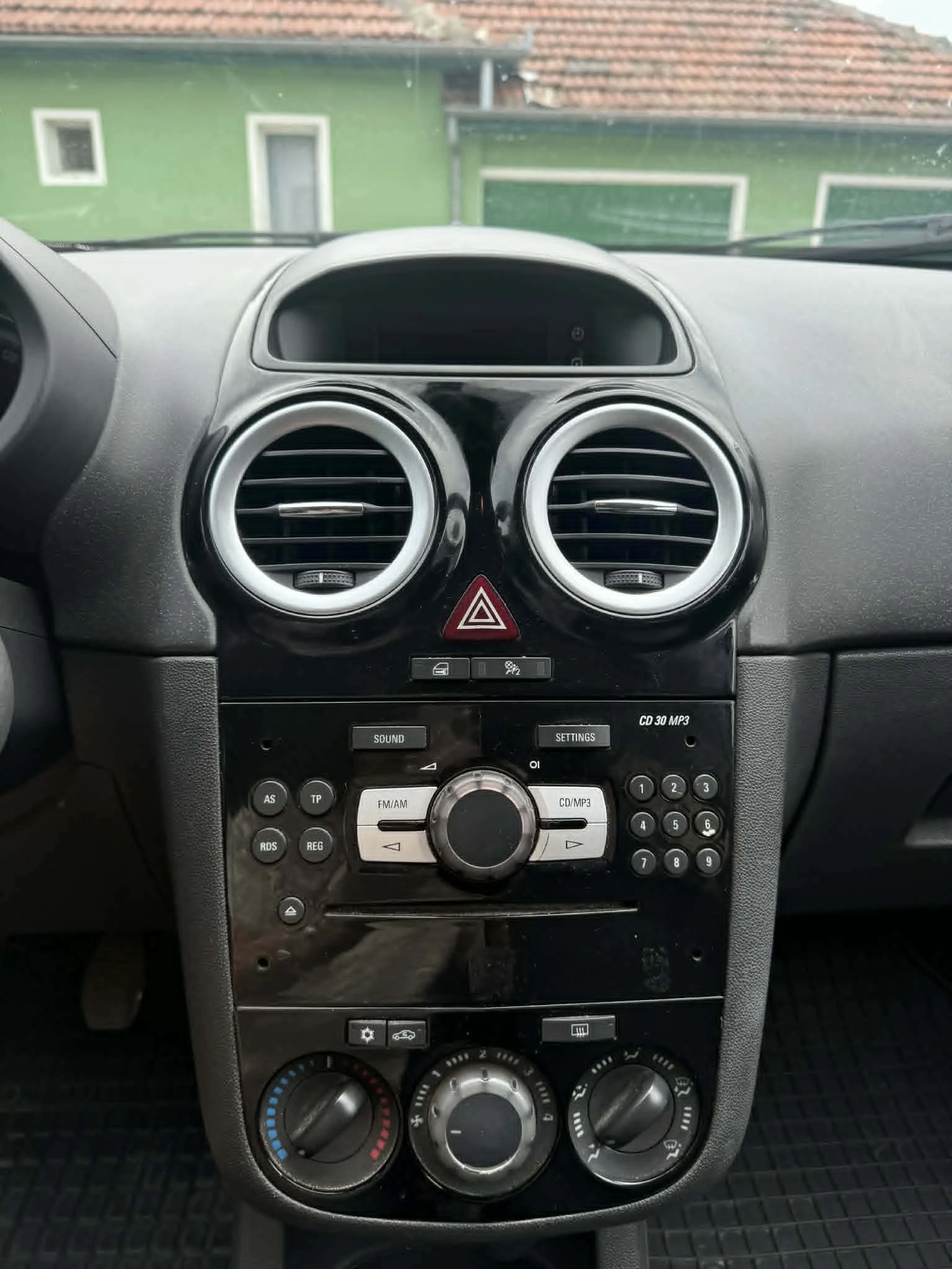 Opel Corsa 1.2, снимка 7 - Автомобили и джипове - 54508784