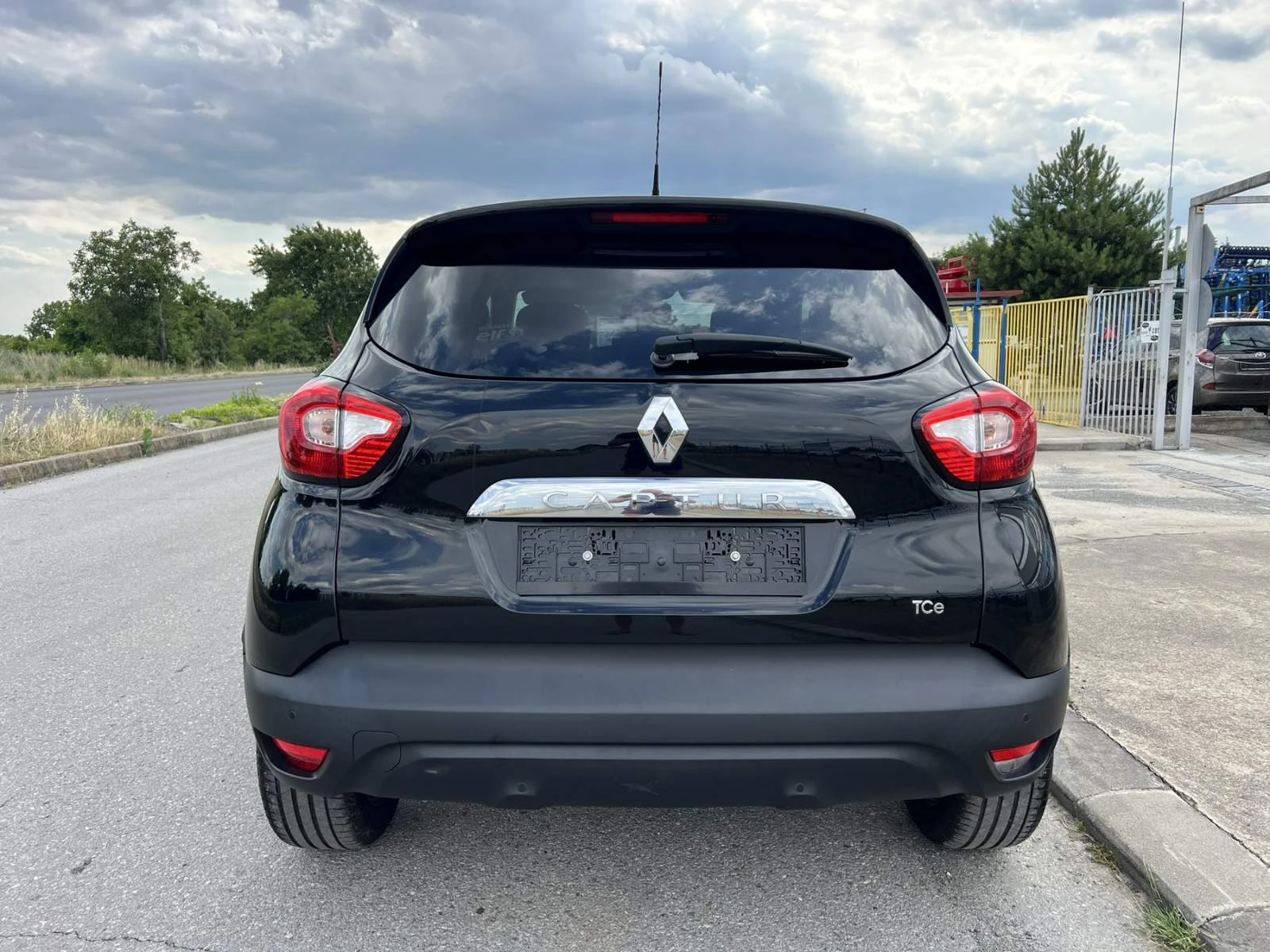 Renault Captur 1.2, снимка 6 - Автомобили и джипове - 55031721
