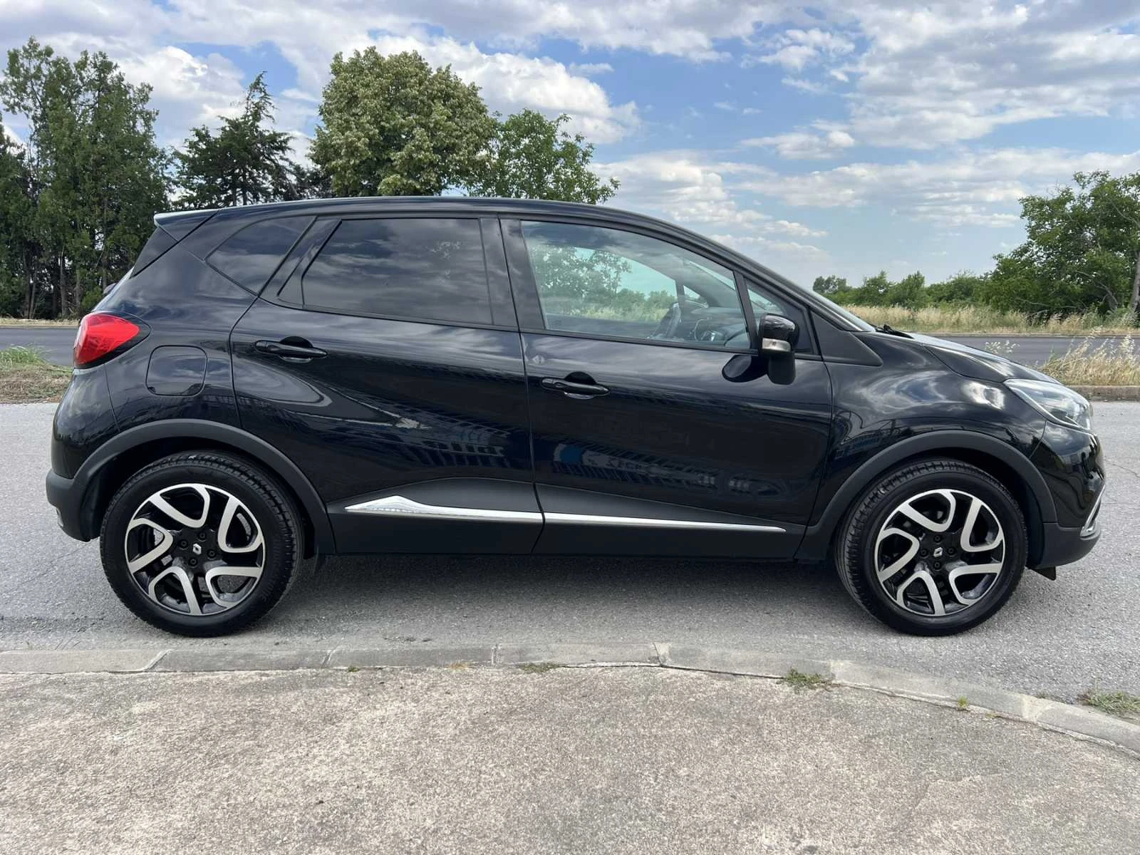 Renault Captur 1.2, снимка 4 - Автомобили и джипове - 55031721