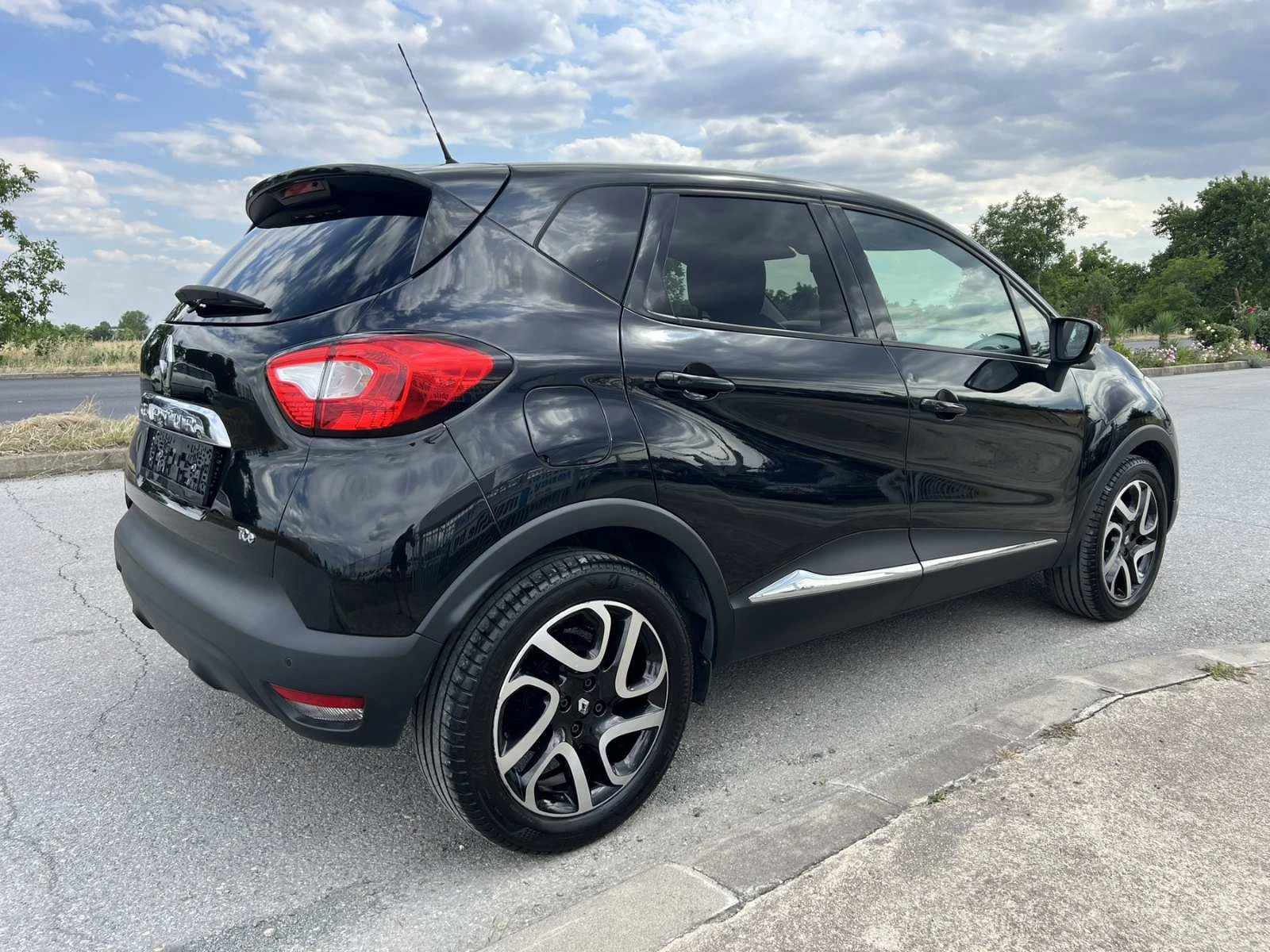 Renault Captur 1.2, снимка 5 - Автомобили и джипове - 55031721
