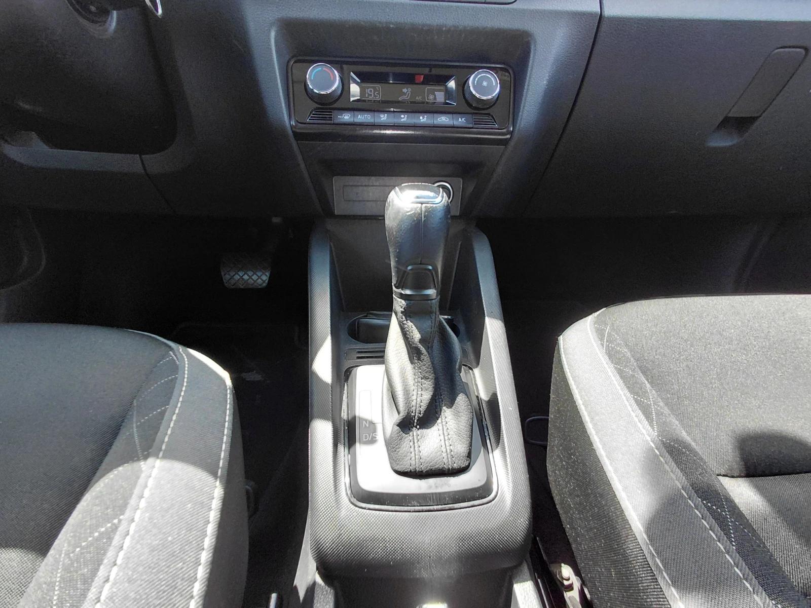 Skoda Fabia 1.0TSi/95k.c./Business / Automatic, снимка 11 - Автомобили и джипове - 55221035