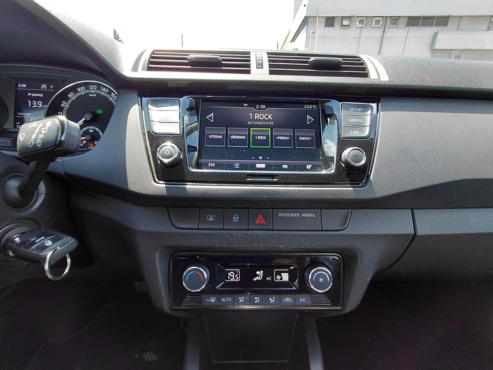 Skoda Fabia 1.0TSi/95k.c./Business / Automatic, снимка 10 - Автомобили и джипове - 55221035