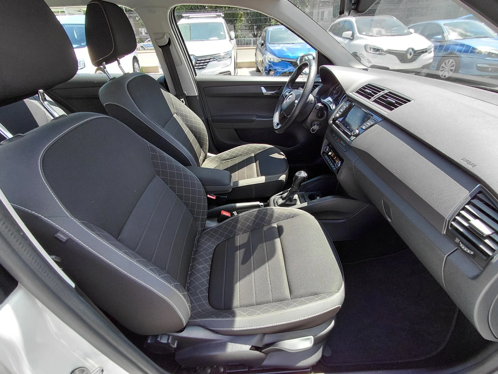 Skoda Fabia 1.0TSi/95k.c./Business / Automatic, снимка 14 - Автомобили и джипове - 55221035