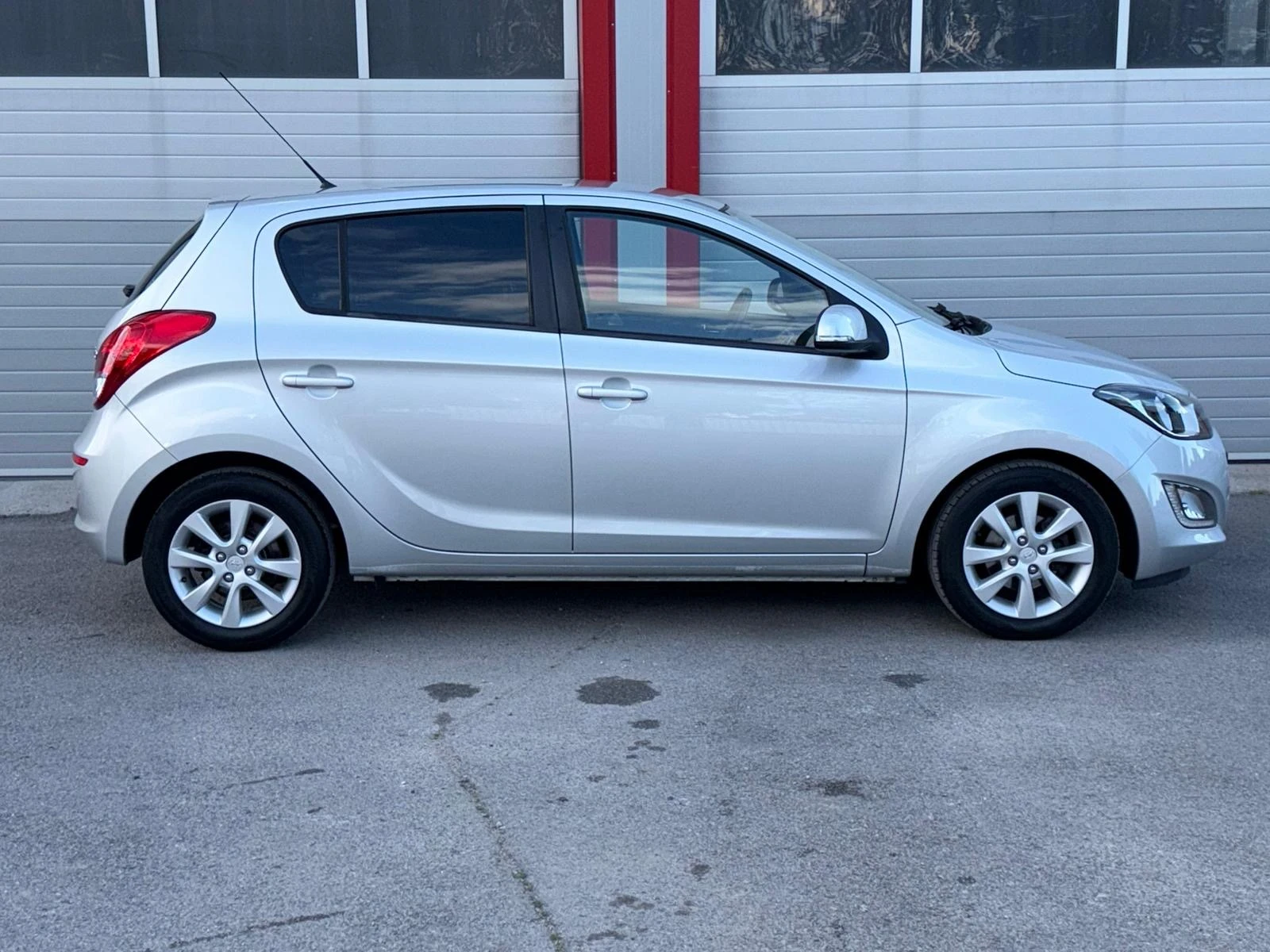 Hyundai I20 1.4I AUTOMATIK KLIMATIK EVRO 5B ЛИЗИНГ!!!, снимка 4 - Автомобили и джипове - 55875192