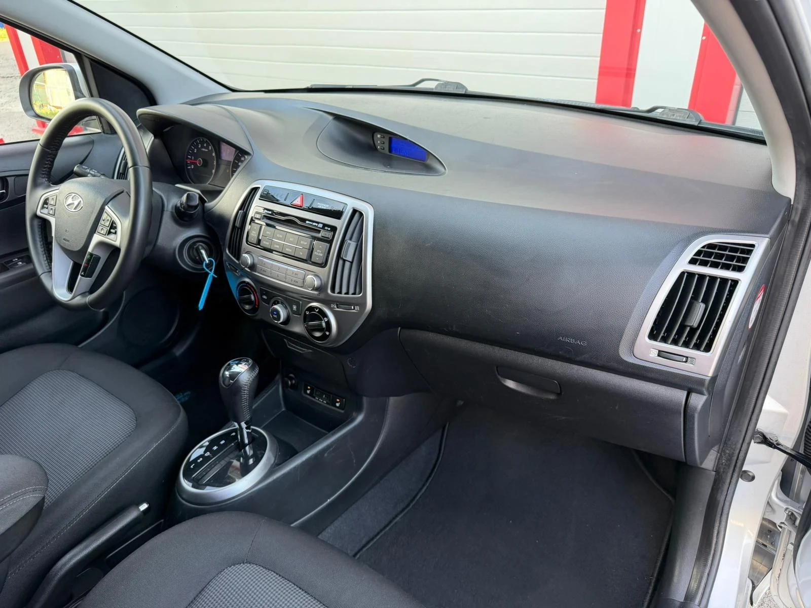Hyundai I20 1.4I AUTOMATIK KLIMATIK EVRO 5B ЛИЗИНГ!!!, снимка 14 - Автомобили и джипове - 55875192
