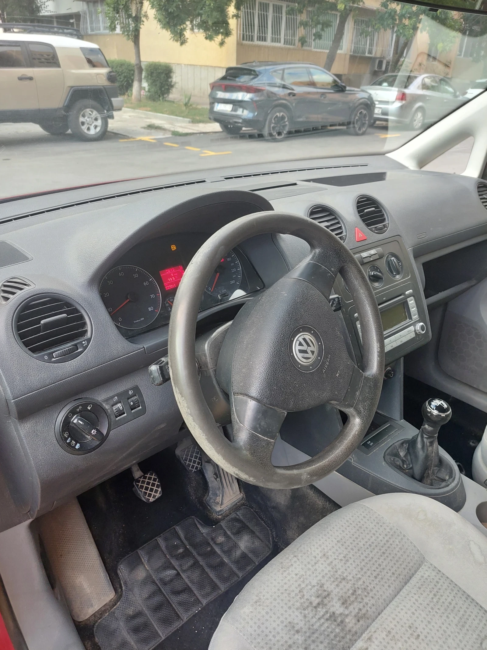 VW Caddy, снимка 5 - Автомобили и джипове - 55967952